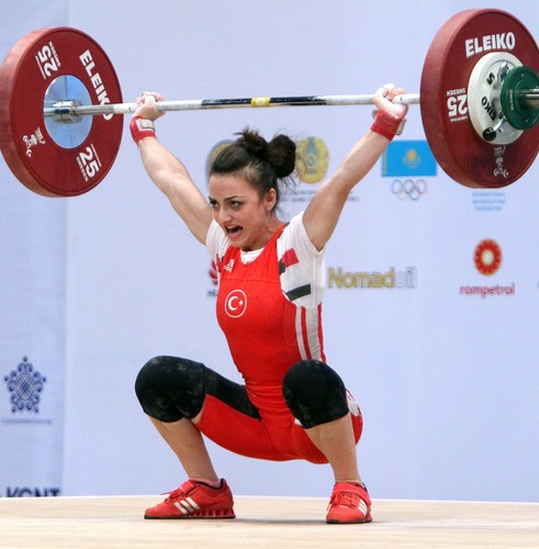 Kto powiedział, że sztangistki nie mogą być ładne? Są nie tylko silne, ale i piękne!