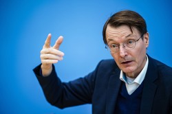 Minister zdrowia Niemiec: Co by się stało, gdybyśmy postępowali jak w Anglii?