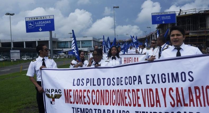 Copa Airlines pilots protest in front of the Tocumen airport on June 8, 2017 in Panama City demanding a pay rise