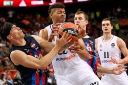 Real Madryt lepszy od Barcelony w... koszykówkę. "Królewscy" w finale Euroligi