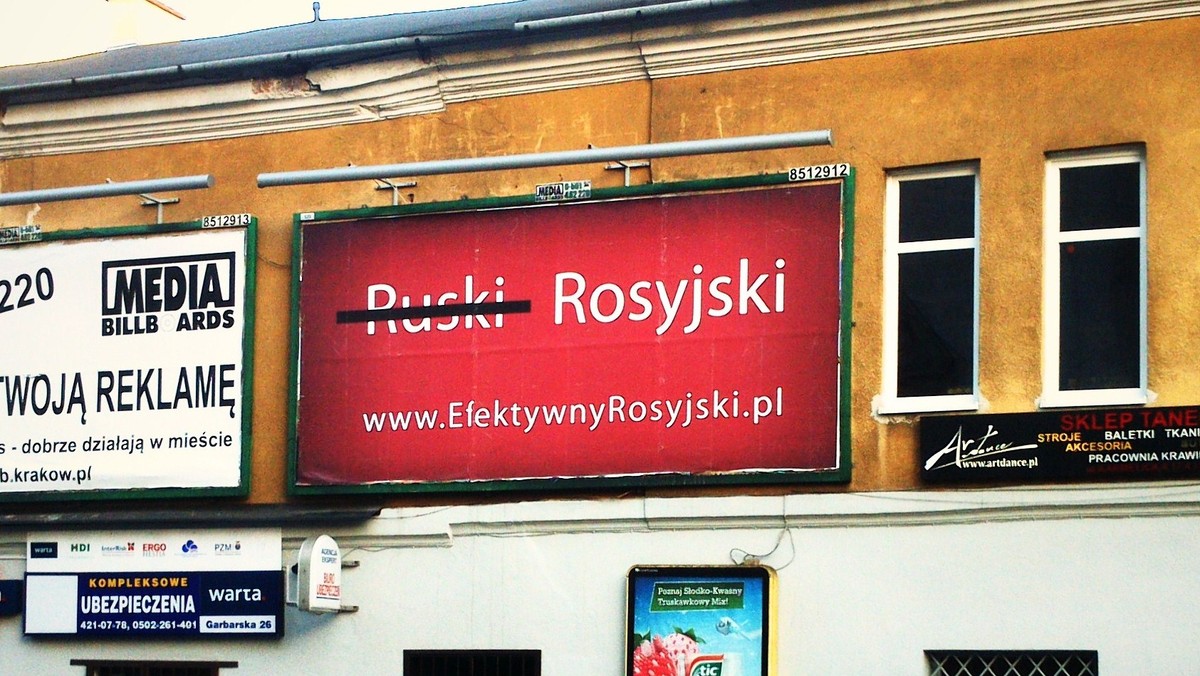 - "Rosyjski, nie ruski". "Język i kultura to nie to samo co historia i stereotypy" - m.in. takimi sloganami na billboardach w Krakowie Dawid Łasut, przebojowy lektor języka rosyjskiego, chce zmienić mentalność i nastawianie Polaków nie tylko do Rosji, ale do życia i samych siebie. Pokazuje też, że przez promowanie języka i kultury rosyjskiej można prowadzić arcyciekawe życie, a także robić coś dobrego dla innych.