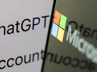 ChatGPT jest to chat box, wykorzystujący język GPT-3, aby generować odpowiedzi na pytania użytkowników.