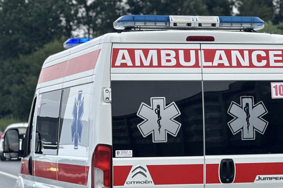 Tri osobe povređene tokom noći u dva udesa u Beogradu