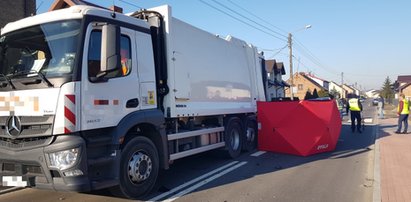 Potworny wypadek. Bus wjechał w śmieciarkę, nie żyje operator