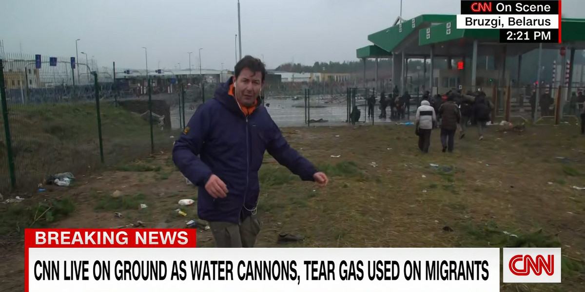 Reporter CNN trafił w sam środek szturmu na polską granicę.