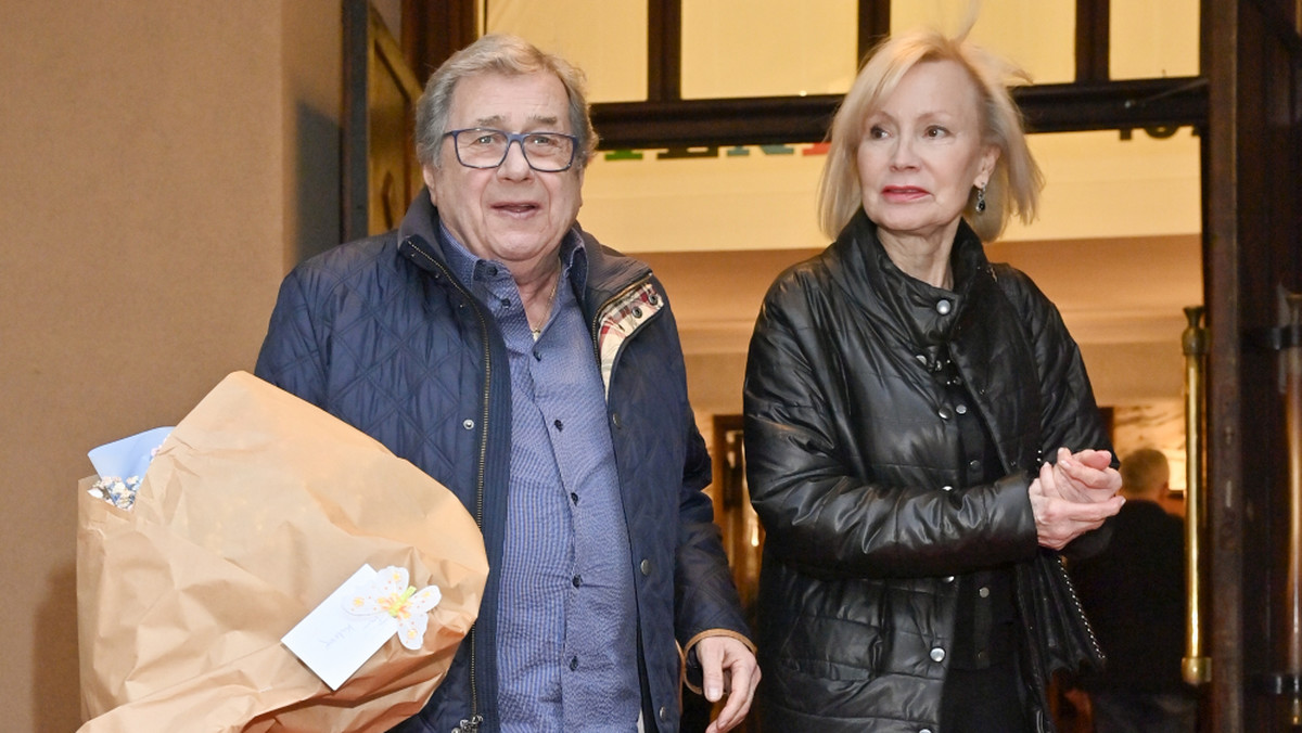 Janusz Gajos zabrał żonę do teatru. Są razem od ponad 30 lat 