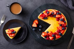 Ciasto cytrynowe z truskawkami. Słodki i prosty przepis od siostry Anastazji