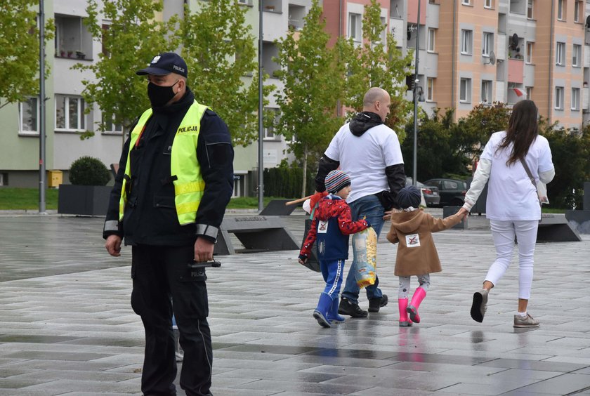 Uważają, że pandemii nie ma i protestują. Szokujące obrazki z Polski