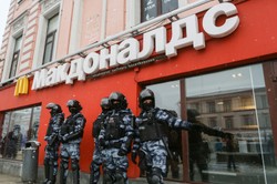 McDonald’s po ponad 30 latach opuszcza Rosję. To symboliczny koniec pewnej epoki