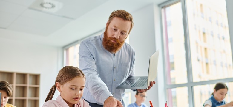 Jakie podwyżki dla nauczycieli w 2026 roku? Wiceszefowa MEN podaje kwotę