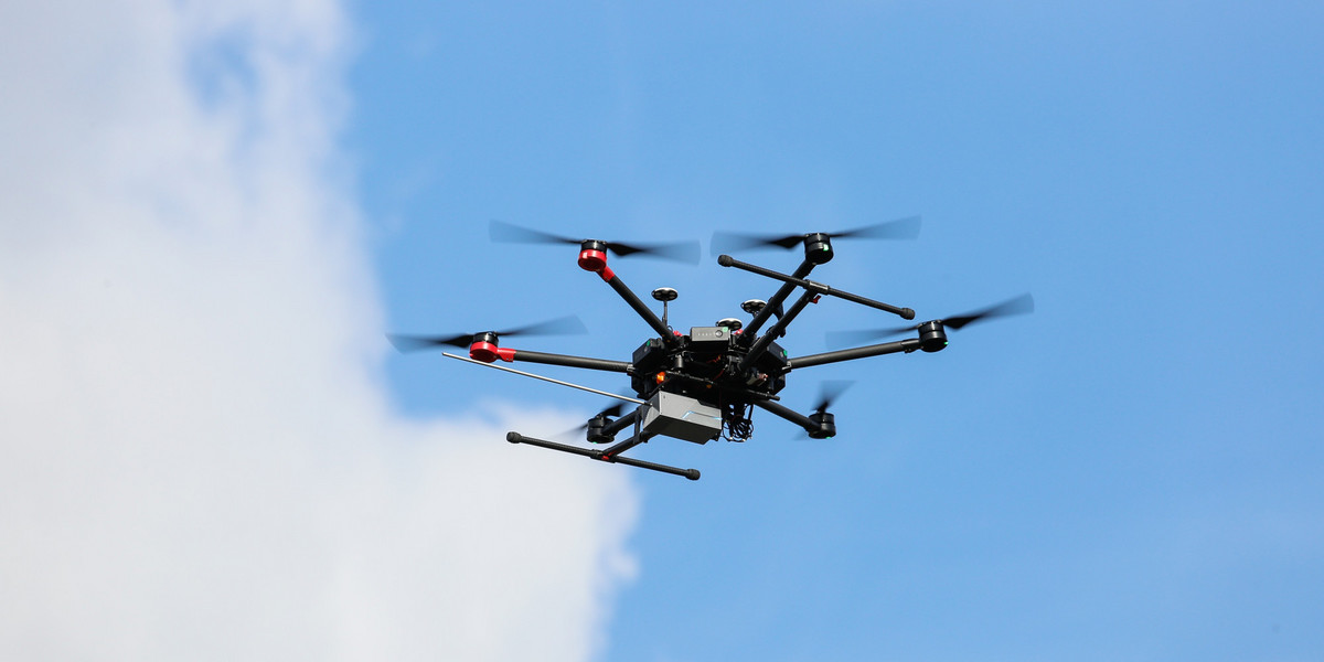 System PansaUTM pozwala m.in. na szybką, cyfrową, niewerbalną komunikację pomiędzy kontrolerami ruchu lotniczego a operatorami dronów.