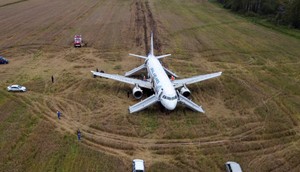 A Ural Airlines A320 has been stranded in a Siberia wheat field since September 12.Alexey Malgavko/Reuters