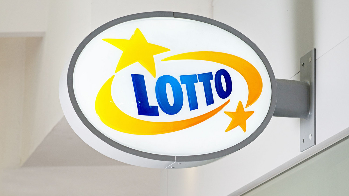 W dzisiejszym losowaniu Lotto nikt nie skreślił "szóstki". Oznacza to kumulację, w której pula na wygrane następnym razem, może sięgnąć trzech milionów złotych. Sprawdź wyniki losowań Lotto, Lotto Plus, Mini Lotto, Kaskady i Multi Multi!