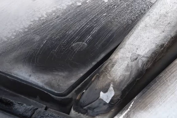 (VIDEO) Na automobil Slaviše Slavkovića bačen Molotovljev koktel