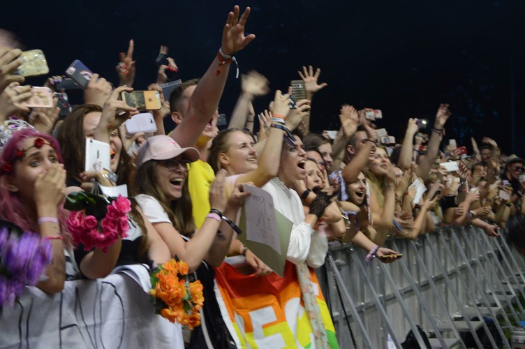 Tłum fanów podczas Orange Warsaw Festival. 1 czerwca 2018