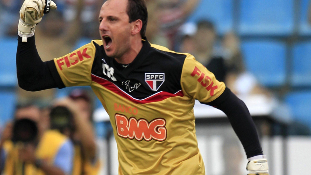 Bramkarz Sao Paulo, Rogerio Ceni, strzelił podczas spotkania z Corinthians. Dziwne? Nie w przypadku Ceniego. To już setny gol tego bramkarza w karierze!