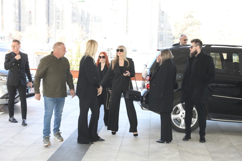 Suzana sa decom i snajom