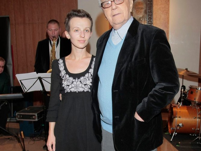 Ogolenie głowy na łyso było szokiem. Włosy odrastają, ale koniec z subtelnym blondem!.