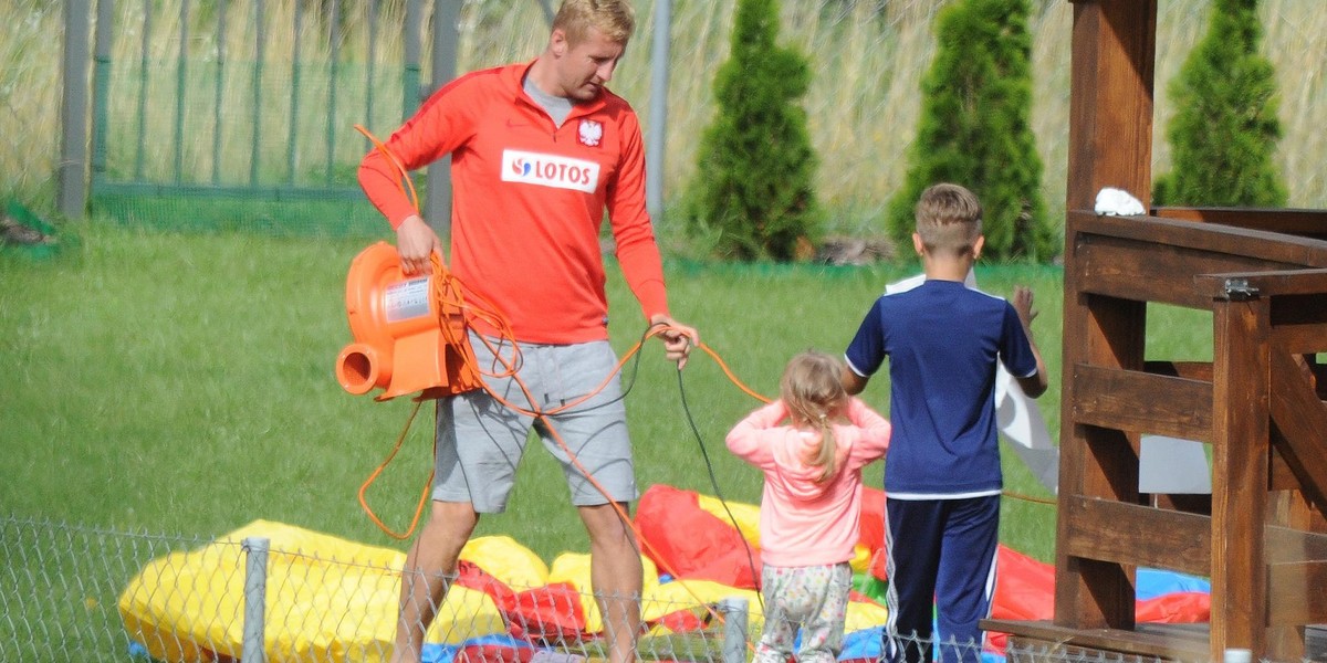 Glik wypoczywa z rodziną na Mazurach 