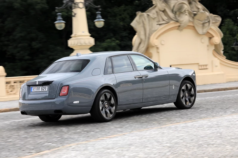 Rolls-Royce Phantom (2022, VIII Series II)