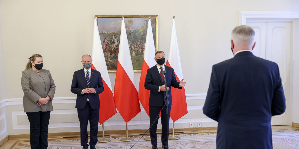 Jarosław Gowin odebrał z rąk prezydenta akt odwołania z funkcji wicepremiera i ministra rozwoju, pracy i technologii.