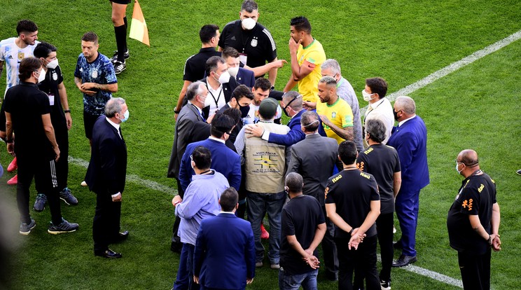 Senki sem akarja újrajátszani a botrányos meccset, amelyet a brazil egészségügyi hatóság illetékesei szakítottak félbe /Fotó: Getty Images