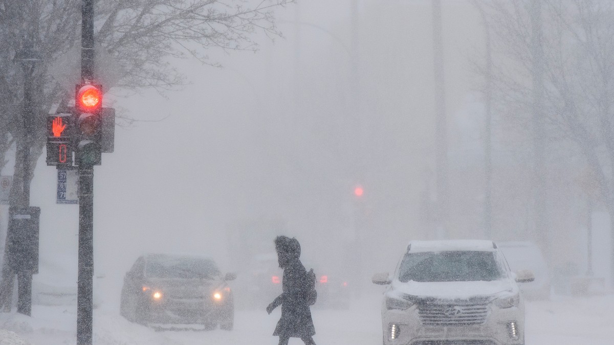 Kako se obući za minus 40: Žena pokazala kako štiti sebe i bebu od ekstremne hladnoće