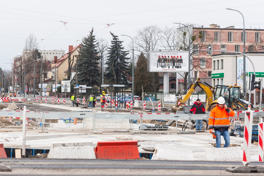 Kolejne opóźnienia przy przebudowie ulicy Dąbrowskiego