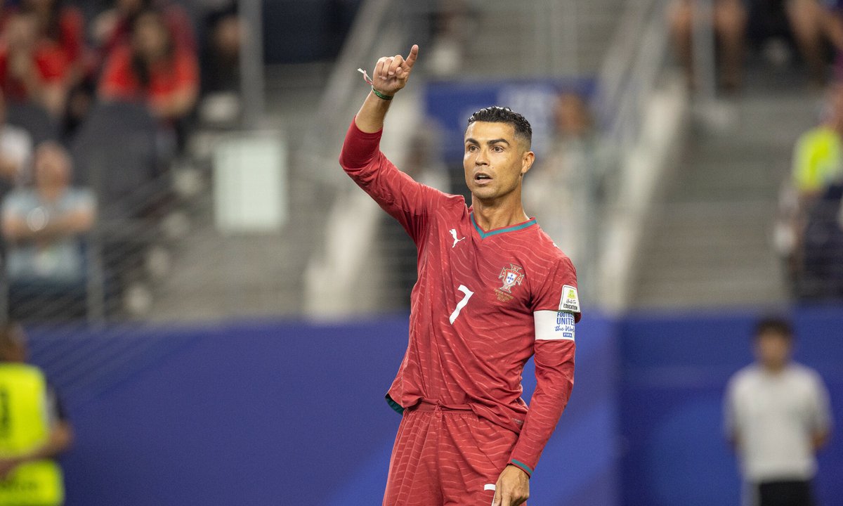 Tuż po ślubie Cristiano Ronaldo zaskoczył metamorfozą. Nowa fryzura podzieliła fanów