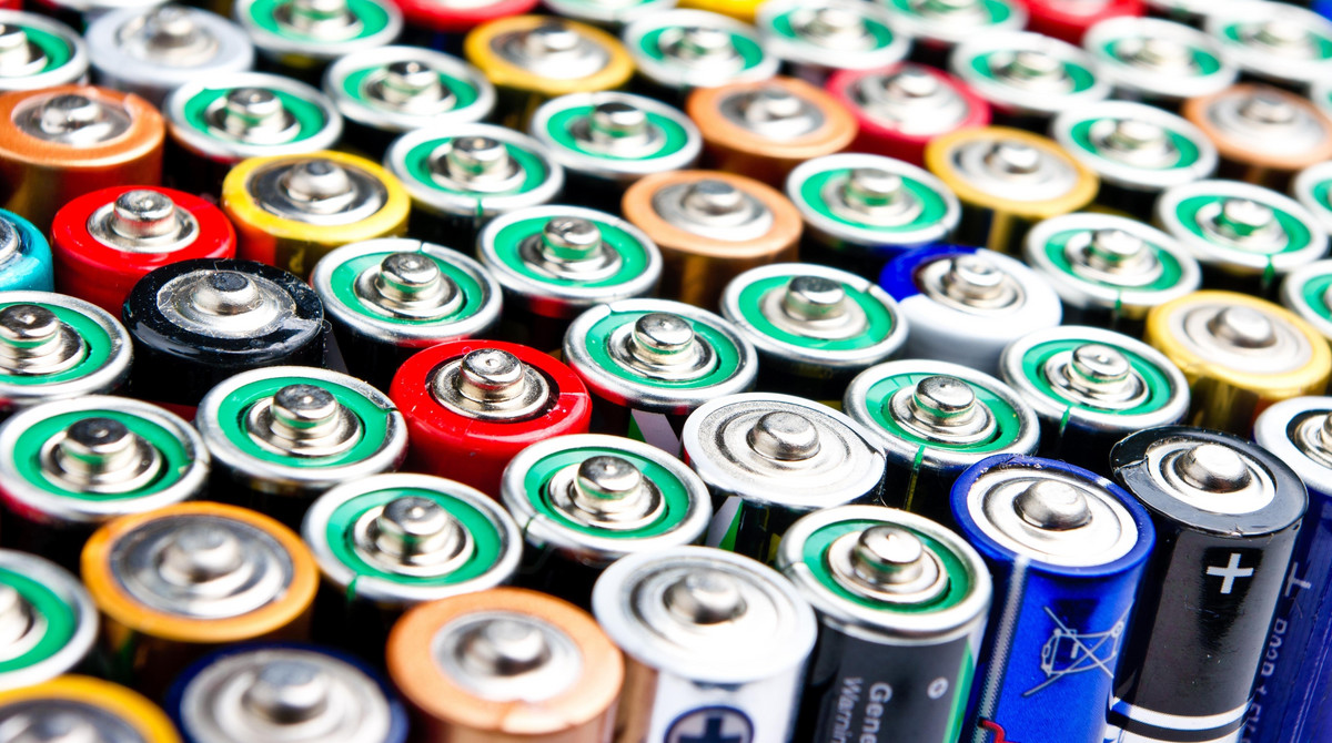 Które baterie działają najdłużej? Test paluszków