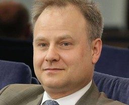 Podatki, palacze i COVID-19