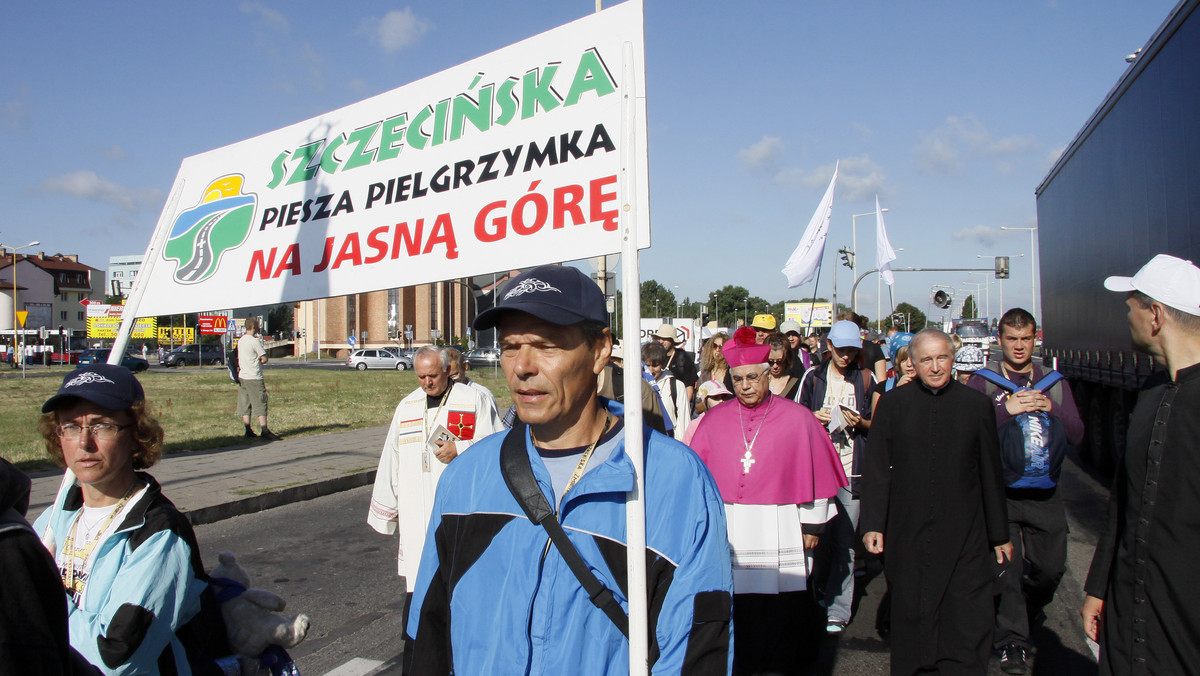 Uczestnicy 26. szczecińskiej pieszej pielgrzymki na Jasną Górę. Fot. PAP/Jerzy Undro