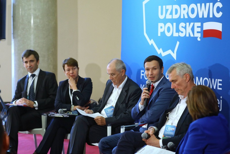 Panel dyskusyjny Wyższe zarobki, niższe podatki na Forum Programowym Koalicji Obywatelskiej