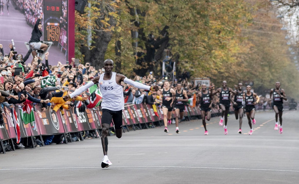 Kosmiczny wyczyn Kipchoge. Pierwszy na świecie przebiegł maraton poniżej dwóch godzin [WIDEO]