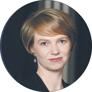 MARTA KIGHTLEY, pierwszy zastępca prezesa Narodowego Banku Polskiego, pełni funkcję od 8 marca 2020 r. Profesor uczelni w Szkole Głównej Handlowej w Warszawie, w Instytucie Ekonomii Politycznej, Prawa i Polityki Gospodarczej. Pracowała m.in. w służbie dyplomatycznej, w Ambasadzie RP w Seulu.