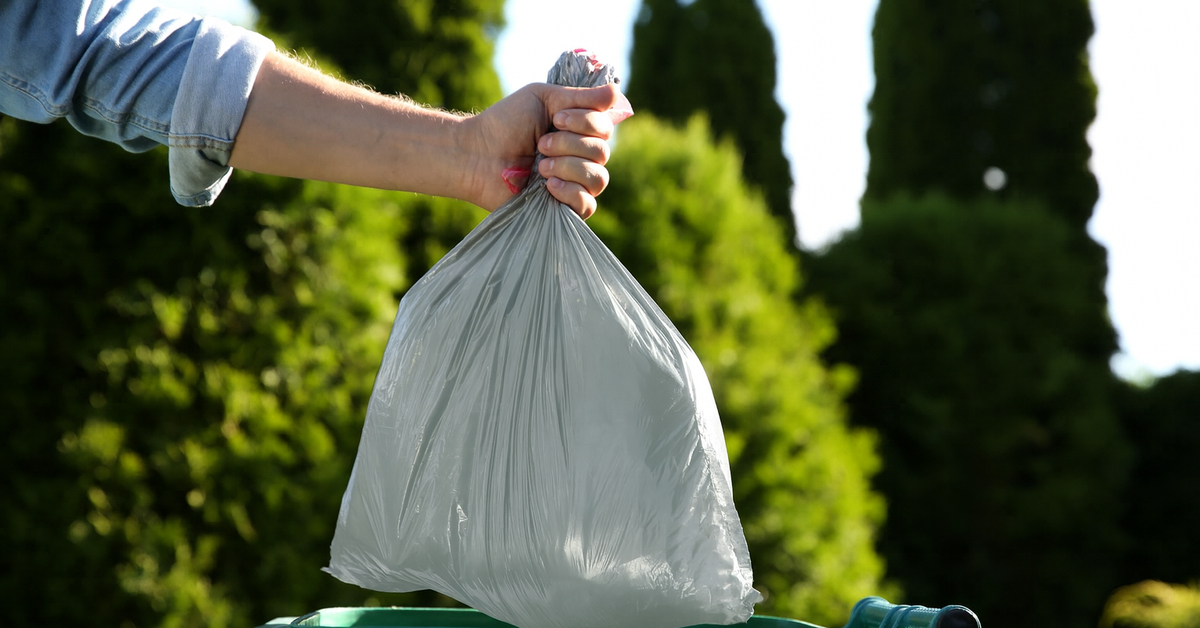 500 zł mandatu i podwyżka opłat za śmieci. To kara za te opakowania w koszu, więc lepiej ich tam nie wyrzucaj