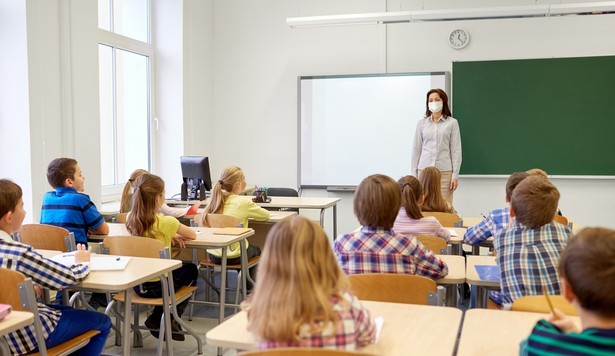 Nadgodzina za 16 groszy. Nauczyciele wciąż poszkodowani przez Polski Ład