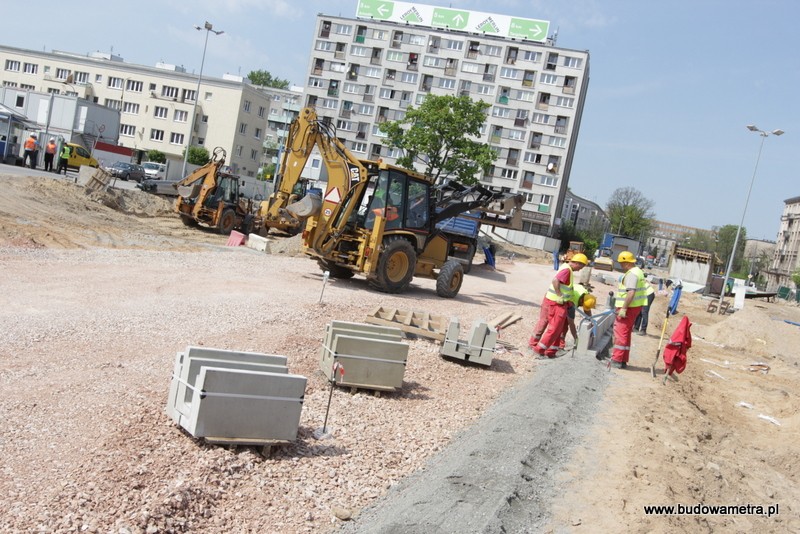 II linia metra: odtwarzają jezdnię nad stacją Dworzec Wileński