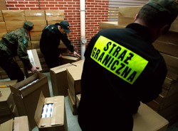 Strażnik graniczny członkiem gangu handlarzy żywym towarem