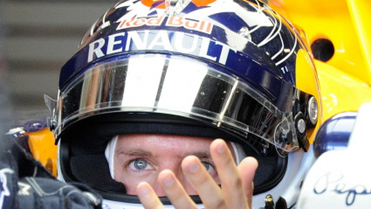 Sebastian Vettel pewnie zmierza po drugi z rzędu mistrzowski tytuł. Niemiec po raz 12. w tym sezonie wystartuje do wyścigu z pole position, choć jego przewaga nad drugim w kwalifikacjach na Suzuce Jensonem Buttonem wyniosła zaledwie 0,009 sekundy.