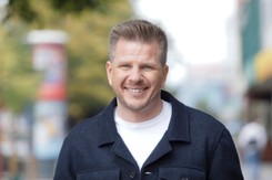 Filip Chajzer potwierdził zaręczyny z młodszą o 13 lat partnerką