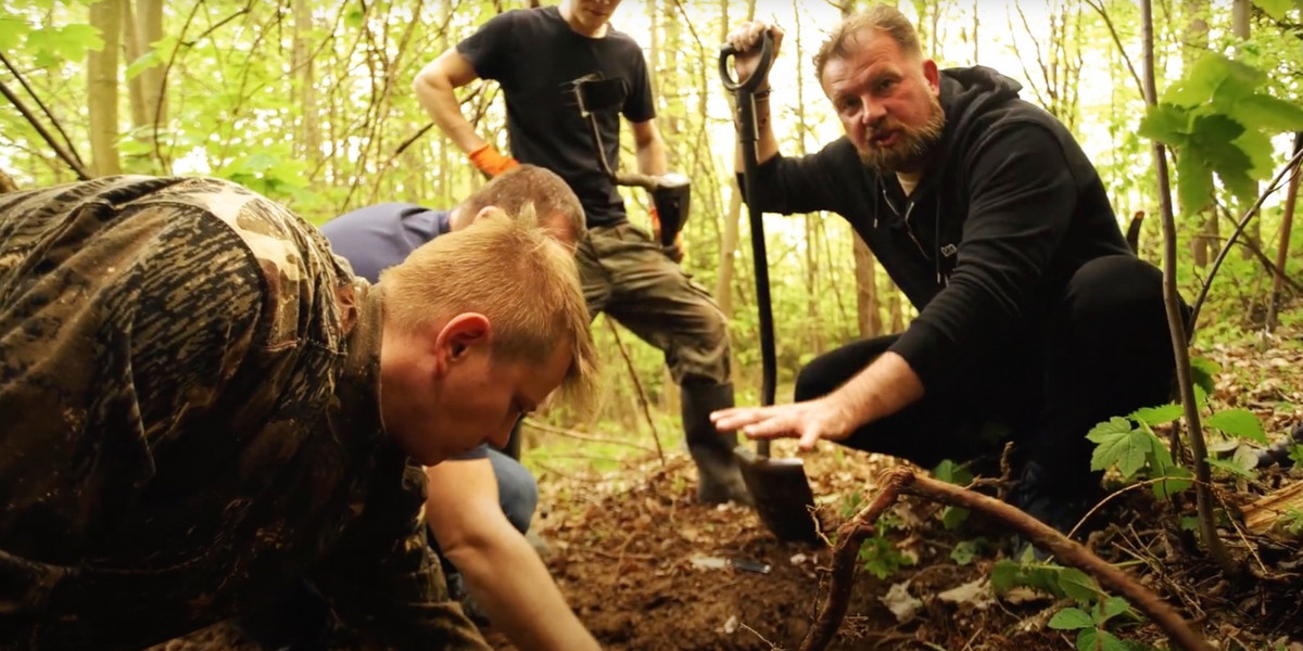 Poszukiwacze z grupy History Hiking odnaleźli w miejscowości Czchów depozyt broni Armii Krajowej z czasów II Wojny Światowej.