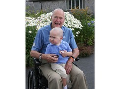 Bush senior nadal w szpitalu. Jeszcze niedawno skakał ze spadochronu