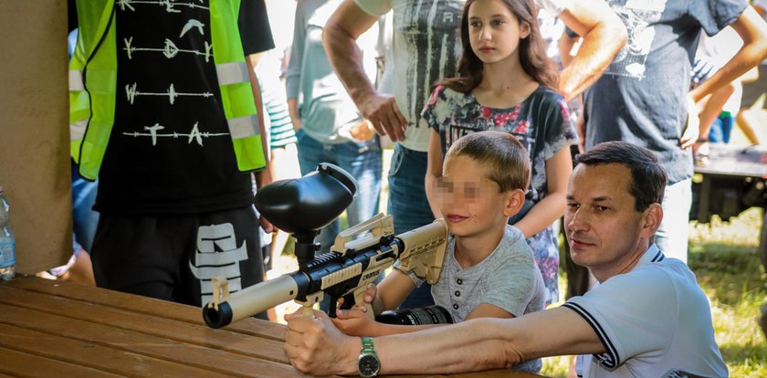 Morawiecki z żoną i dziećmi na pikniku. ZDJĘCIA