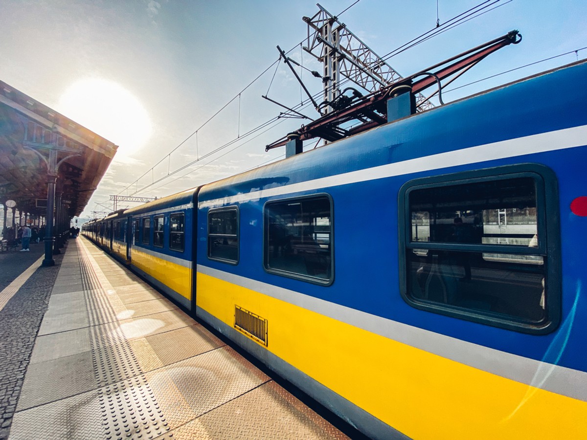 Niebezpieczny incydent w pociągu SKM. 36-latek wymachiwał bronią pneumatyczną