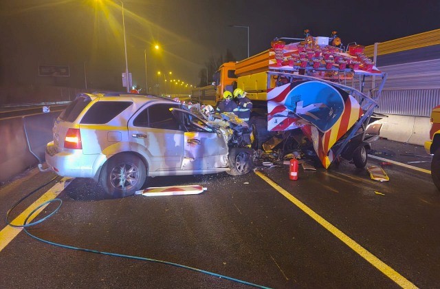 Problém podľa Valla začal ešte pred rannou dopravnou špičkou, keď na D2 za tunelom Sitina do pristaveného vozíka NDS narazilo auto.