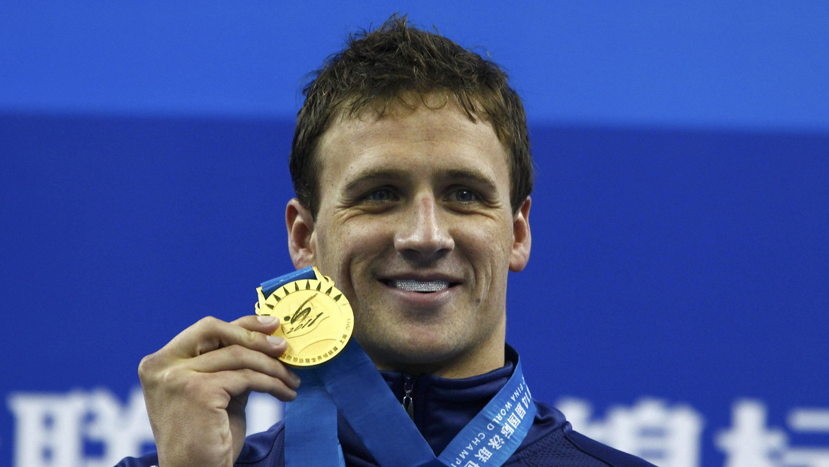 Ryan Lochte występ na igrzyskach olimpijskich może zaliczyć do udanych. Pływak przywiózł z Londynu pięć medali i... ruszył na zasłużone wakacje. Zaraz po powrocie nie omieszkał jednak odwiedzić telewizji...