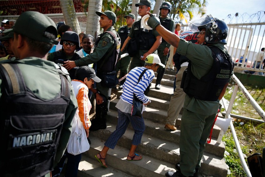 Snage bezbednosti kontrolišu redove