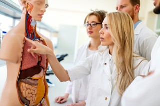 Medycyna płatna coraz mniej popularna. Studenci wybierają nowe uczelnie