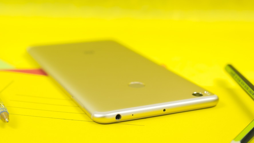 Auf der Kopfseite des Mi Max 2 befindet sich der Klinkenanschluss mit 3,5 mm.